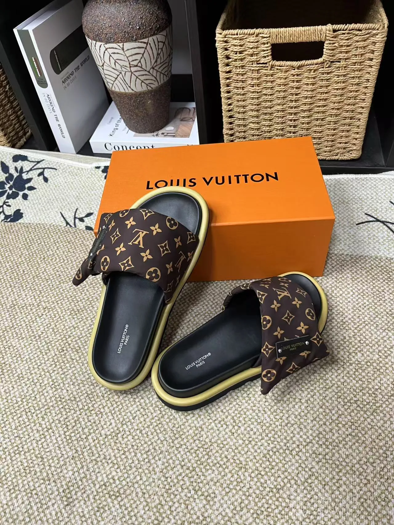 P340 yuan LV Louis Vuitton Full of high-end feel! A popular model among bloggers at home and abroad, it’s retro and fashionable, and looks stunning on your feet! Mainly recommended model on the official website★ ━━━━━ ЅᏇєєt ━━━━━ ▪️Upper: original calfskin ➕5D printing process ▪️Inner: imported mixed sheepskin ▪️Outsole: original molded foam outsole ▪️Size: Female 35-40 Men's 39-44 (women's 41 men's 45)